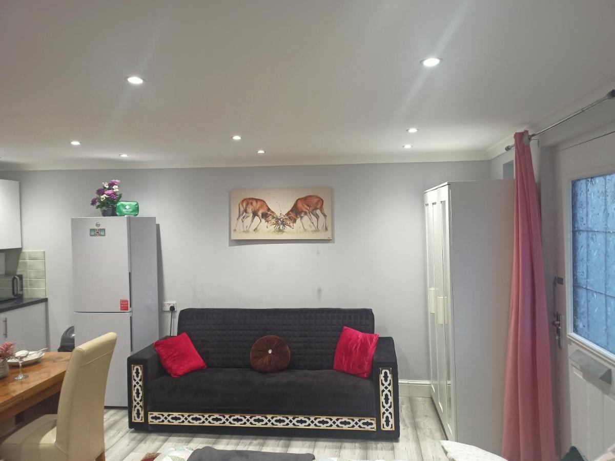 Homey Studio In Newport Perfect For Couples & Travelers 외부 사진