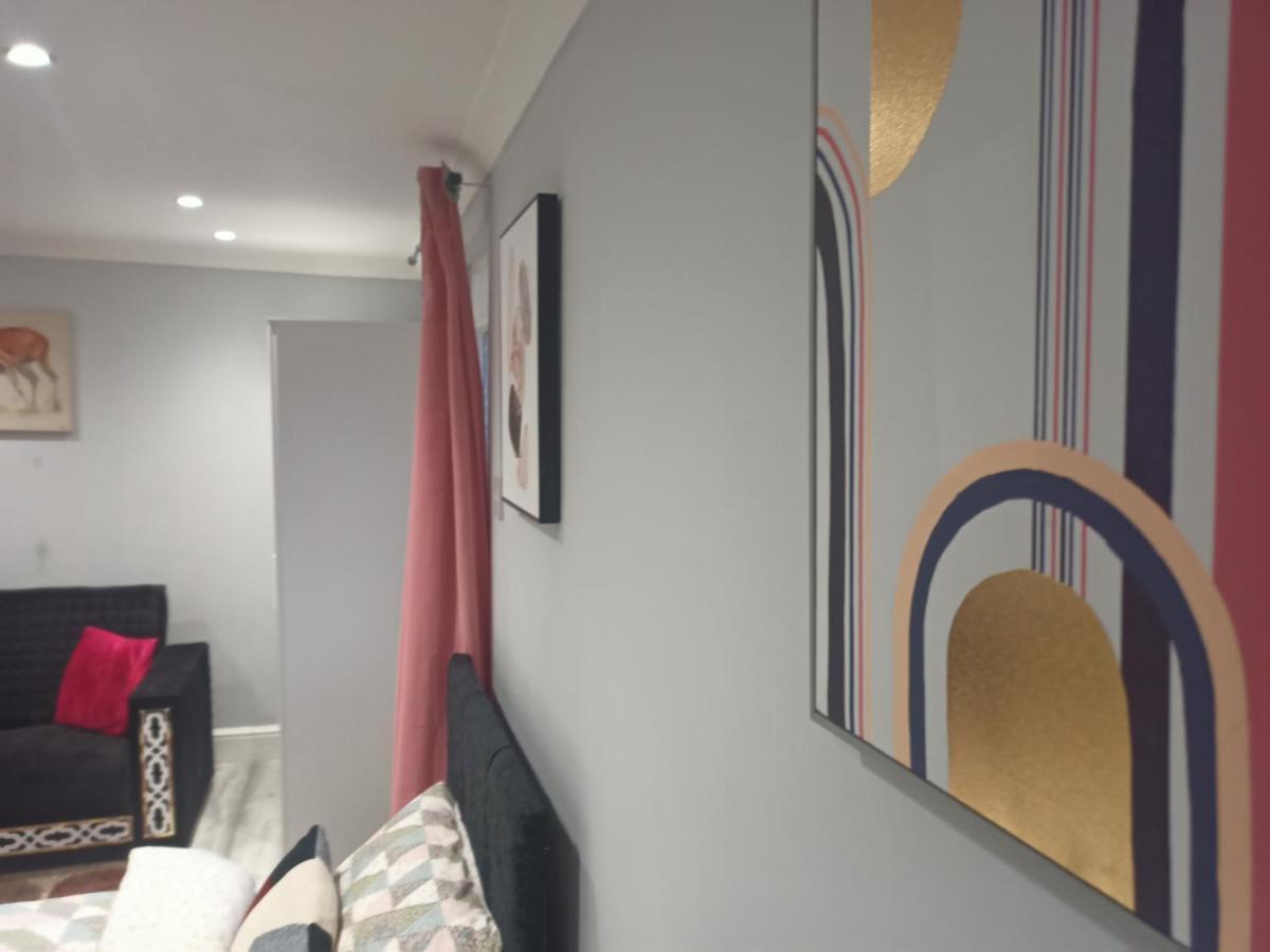 Homey Studio In Newport Perfect For Couples & Travelers 외부 사진