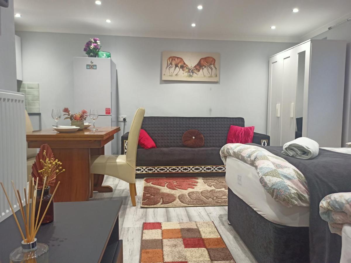 Homey Studio In Newport Perfect For Couples & Travelers 외부 사진