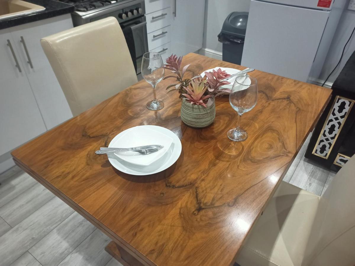 Homey Studio In Newport Perfect For Couples & Travelers 외부 사진
