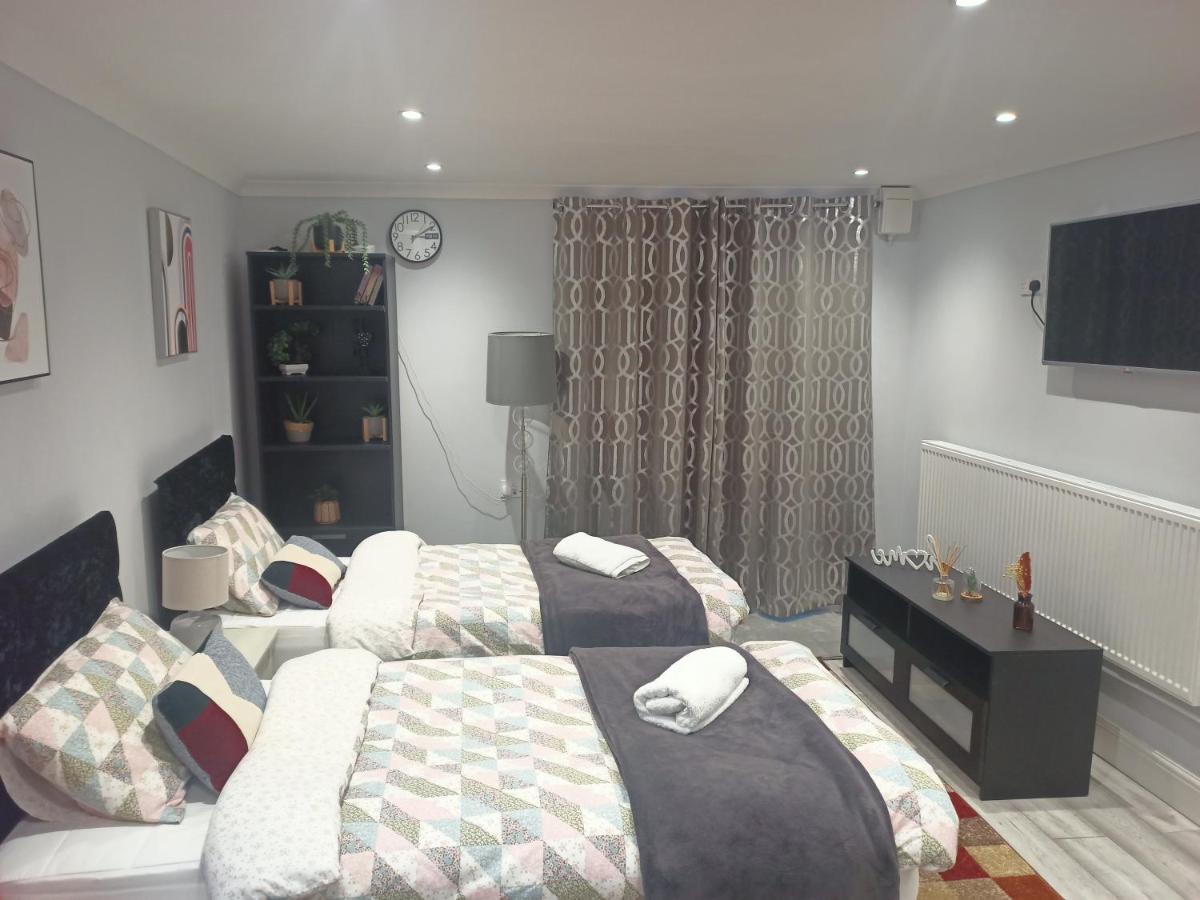 Homey Studio In Newport Perfect For Couples & Travelers 외부 사진