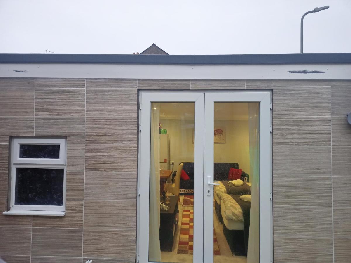 Homey Studio In Newport Perfect For Couples & Travelers 외부 사진