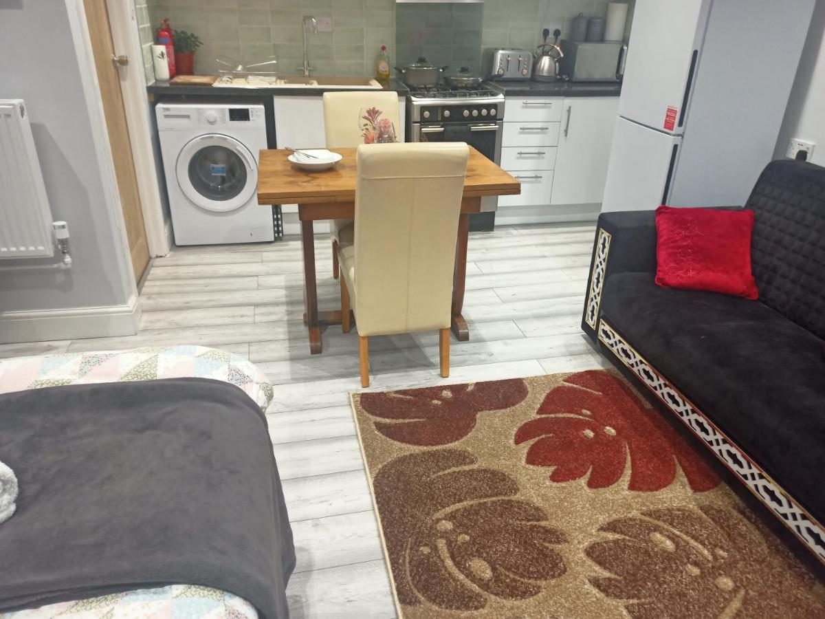 Homey Studio In Newport Perfect For Couples & Travelers 외부 사진